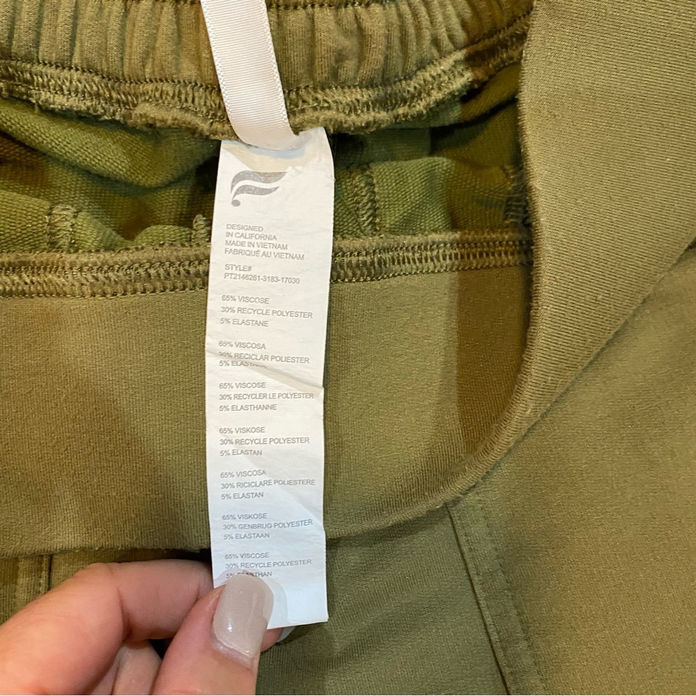 Fabletics slim joggers - Picture 2 of 10